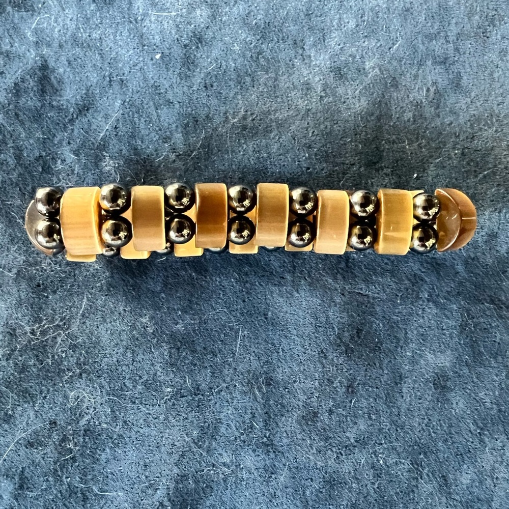 Costume jewelry bracelet
